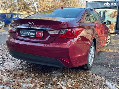 Hyundai Sonata 2014 красный - фото 18