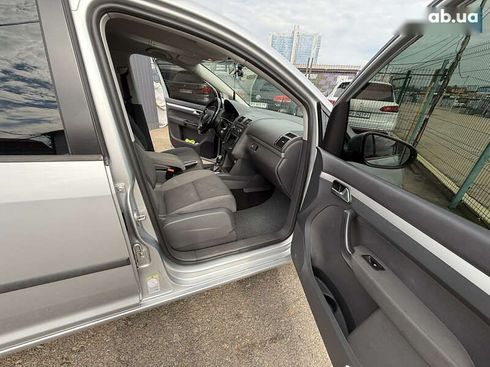 Volkswagen Touran 2012 - фото 15