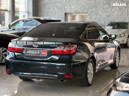 Toyota Camry 2015 серый - фото 4