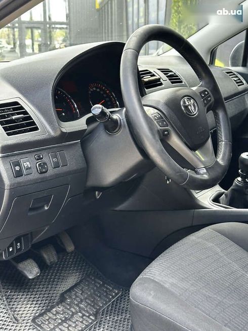 Toyota Avensis 2010 - фото 7
