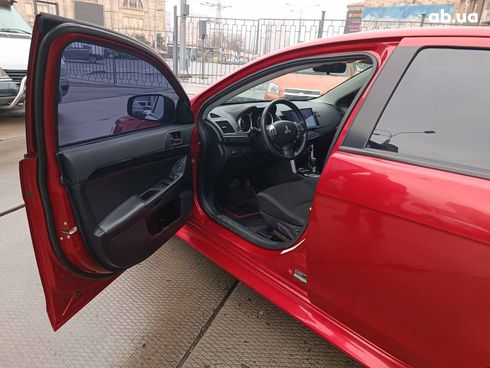 Mitsubishi Lancer 2016 красный - фото 27