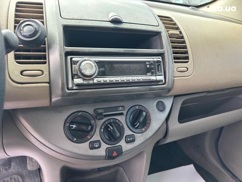Nissan Note 2006 бежевый - фото 18
