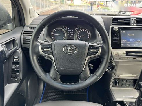Toyota Land Cruiser Prado 2017 - фото 14