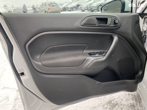 Ford Fiesta 2019 белый - фото 24