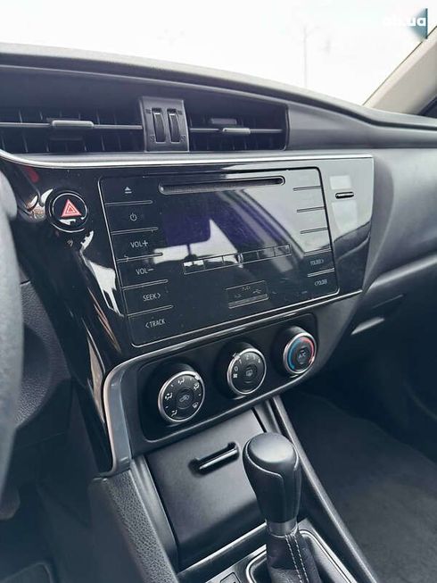 Toyota Corolla 2017 - фото 11