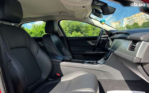 Jaguar XF 2017 - фото 11
