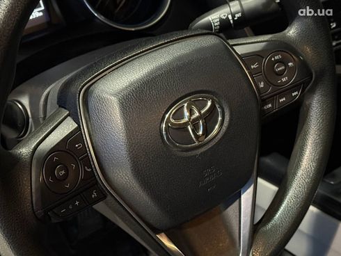Toyota Camry 2018 серый - фото 12