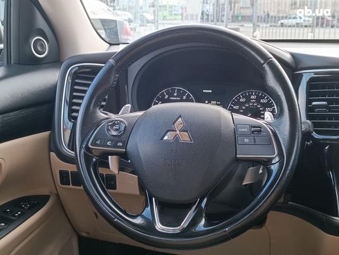 Mitsubishi Outlander 2015 белый - фото 24