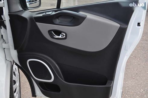 Renault Trafic 2018 - фото 28