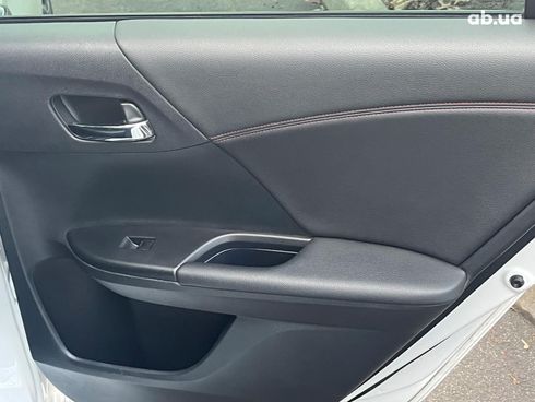 Honda Accord 2016 белый - фото 23