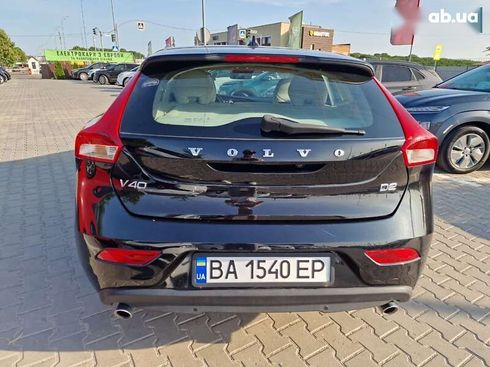 Volvo V40 2018 - фото 12