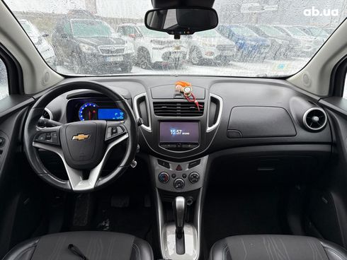 Chevrolet Trax 2016 белый - фото 33