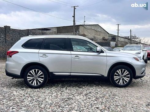 Mitsubishi Outlander 2018 - фото 4