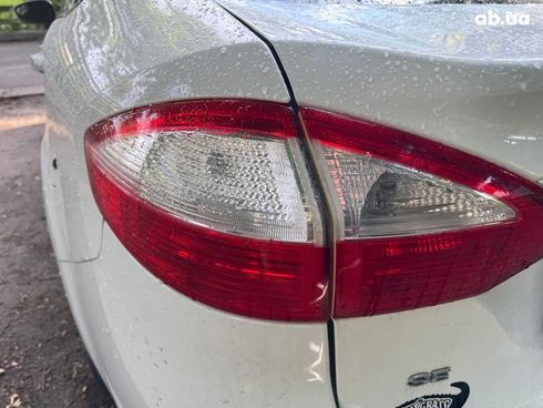 Ford Fiesta 2018 белый - фото 10