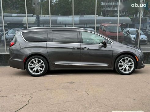 Chrysler Pacifica 2017 - фото 2