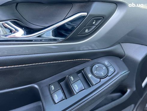 Chevrolet Traverse 2017 серый - фото 16