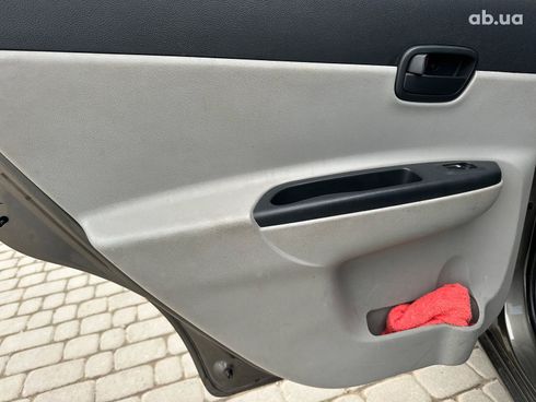 Hyundai Accent 2008 бежевый - фото 18