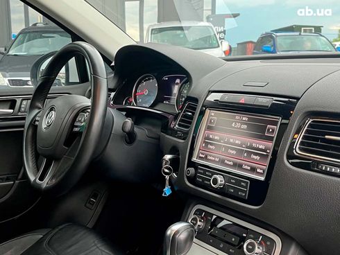 Volkswagen Touareg 2013 белый - фото 44