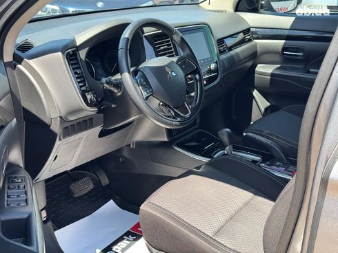 Mitsubishi Outlander 2021 серый - фото 12