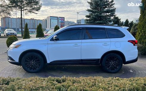 Mitsubishi Outlander 2020 - фото 4