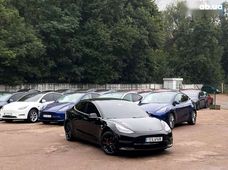 Продаж вживаних Tesla Model 3 2020 року - купити на Автобазарі