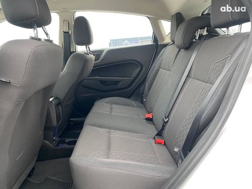 Ford Fiesta 2019 белый - фото 13