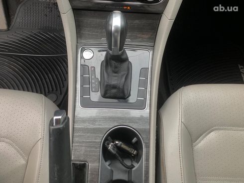 Volkswagen Passat 2018 белый - фото 38