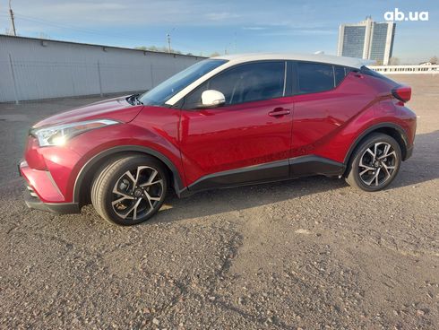 Toyota C-HR 2018 красный - фото 19
