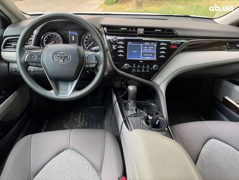 Toyota Camry 2020 белый - фото 19
