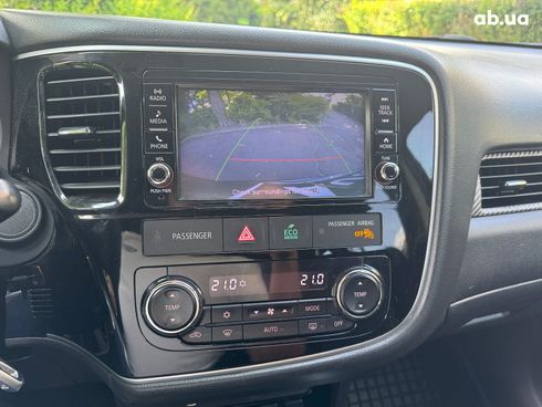 Mitsubishi Outlander 2018 серый - фото 16