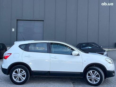 Nissan Qashqai 2010 белый - фото 33