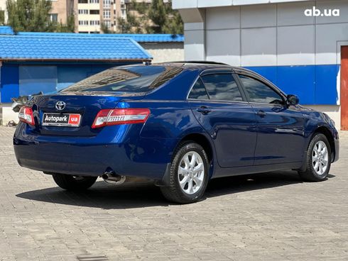 Toyota Camry 2010 синий - фото 4