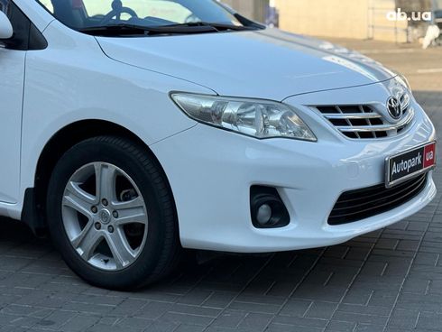 Toyota Corolla 2010 белый - фото 4