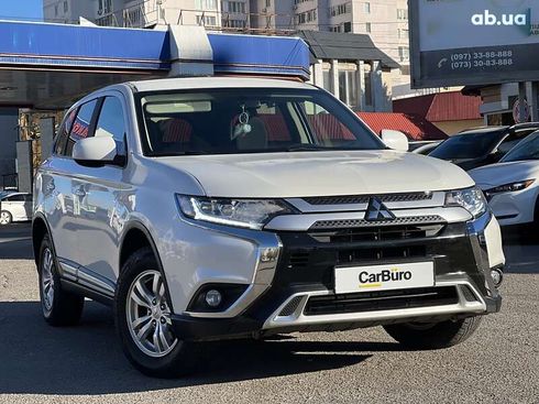 Mitsubishi Outlander 2019 - фото 2