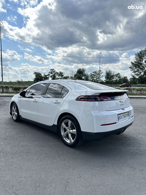 Chevrolet Volt 2015 белый - фото 2