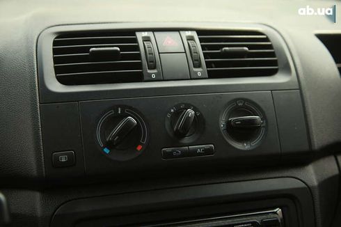 Skoda Fabia 2010 - фото 14