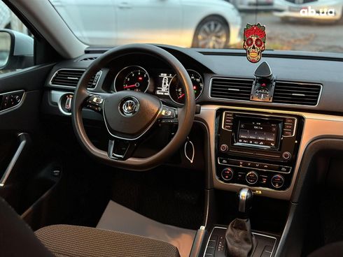 Volkswagen Passat 2016 серый - фото 20