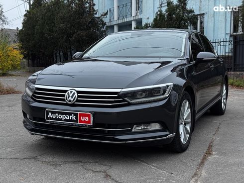 Volkswagen Passat 2018 серый - фото 4