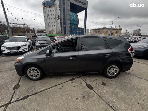 Toyota Prius V 2017 серый - фото 26
