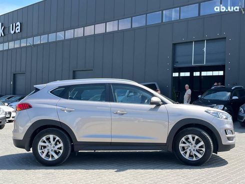 Hyundai Tucson 2018 бежевый - фото 10