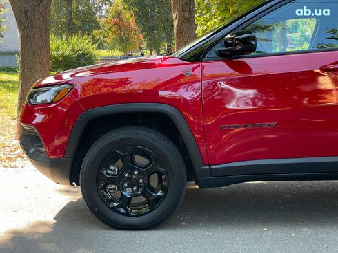Jeep Compass 2023 красный - фото 13