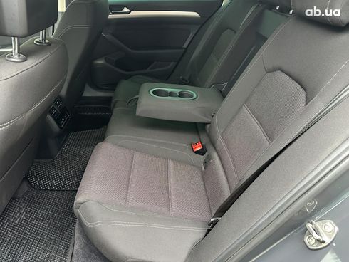 Volkswagen Passat 2015 серый - фото 15