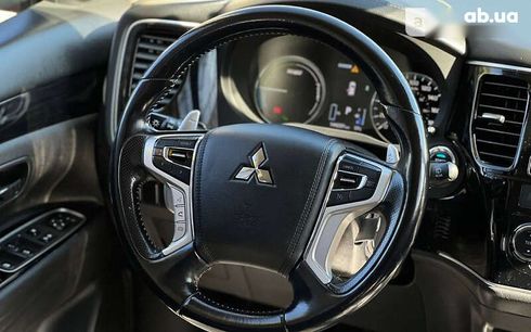 Mitsubishi Outlander 2018 - фото 11