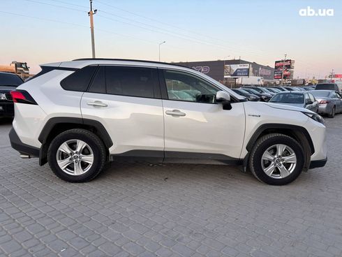 Toyota RAV4 2020 белый - фото 8