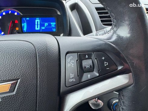 Chevrolet Trax 2016 белый - фото 19