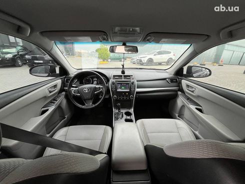 Toyota Camry 2016 серый - фото 7