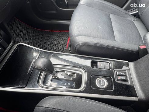Mitsubishi Outlander 2018 красный - фото 22