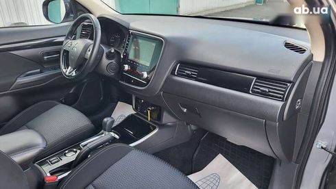 Mitsubishi Outlander 2021 - фото 24