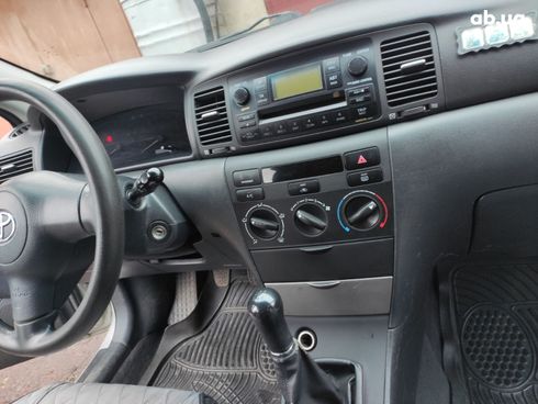 Toyota Corolla 2006 серебристый - фото 7