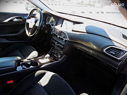 Infiniti Q30 2017 - фото 17